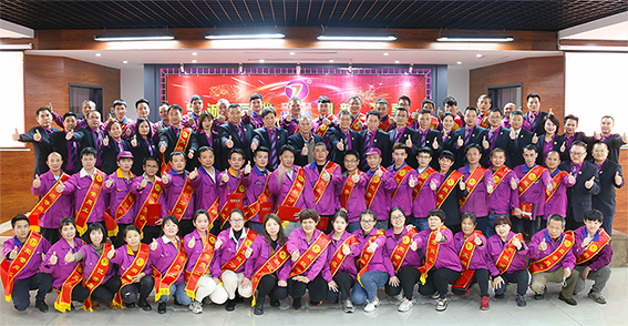 锲而不舍夯基础 振奋精神促提升